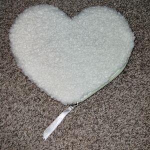 Heart-Shaped Mint Cosmetic Bag